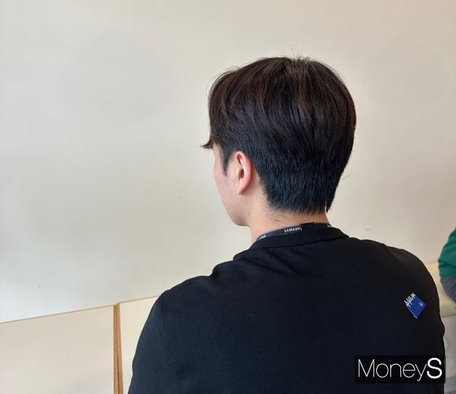 최현석씨는 삼성SDI 연구원으로 일하면서 6·3 조기대선으로 당선될 다음 대통령에게 바라는 점이 많다. 사진은 지난 21일 점심시간을 맞아 회사 근처 카페를 찾은 최씨. /사진=유찬우 기자