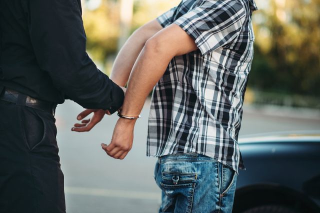 인천 중구에서 군용칼을 들고 공원을 배회한 남성을 경찰이 체포했다. 사진은 기사 본문과는 무관함. /사진=이미지투데이