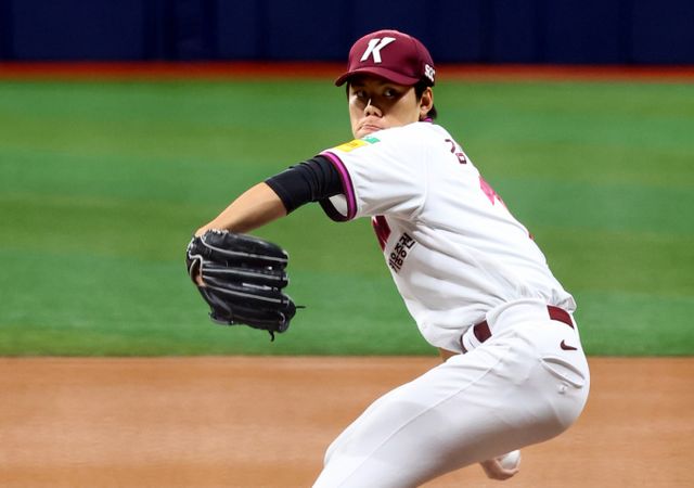 키움 히어로즈 투수 김윤하가 10일 만에 복귀전을 가진다. 사진은 키움 히어로즈에서 활약 중인 김윤하의 모습. /사진=뉴시스