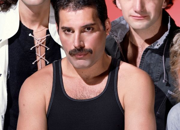 프레디 머큐리가 생전 친구 아내와 불륜을 저질러 사생아 딸을 뒀다는 주장이 나왔다. 사진은 영국 록밴드 '퀸'의 보컬 프레디 머큐리. /사진=로이터