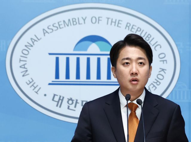 이준석 개혁신당 대선 후보가 대선 완주 의지를 재확인했다. 사진은 지난 22일 단일화 관련 긴급 기자회견을 연 이준석 후보. /사진=뉴스1