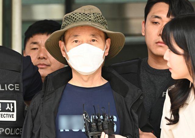 경기 시흥시에서 지인 2명을 살해하고 2명에게 흉기를 휘두른 차철남이 사이코패스가 아닌 것으로 밝혀졌다. 사진은 시흥경찰서에서 살인 및 살인미수 혐의로 검찰로 구속 송치되는 차철남. /사진=뉴시스