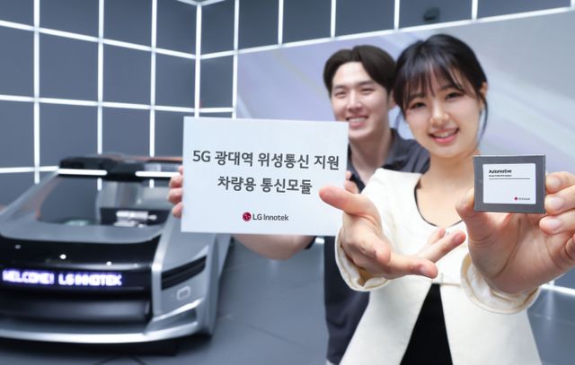 LG이노텍이 어디서든 대용량 데이터를 초고속으로 송수신할 수 있는 '3세대 5G 통신모듈'을 개발했다. /사진=LG이노텍
