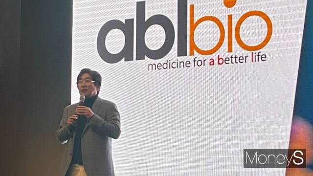 이상훈 에이비엘바이오 대표가 지난달 서울 여의도 콘래드호텔에서 열린 기업간담회에서 4조원 규모 기술이전의 의미와 향후 에이비엘바이오를 이끌 성장동력을 소개했다. /사진=곽선우 기자