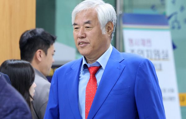 공직선거법 위반 혐의로 기소된 전광훈 사랑제일교회 목사가 2심에서 벌금형을 선고받았다. 사진은 전광훈 사랑제일교회 목사가 공직선거법 위반 관련 항소심 선고 공판에 출석하는 모습. /사진=뉴시스