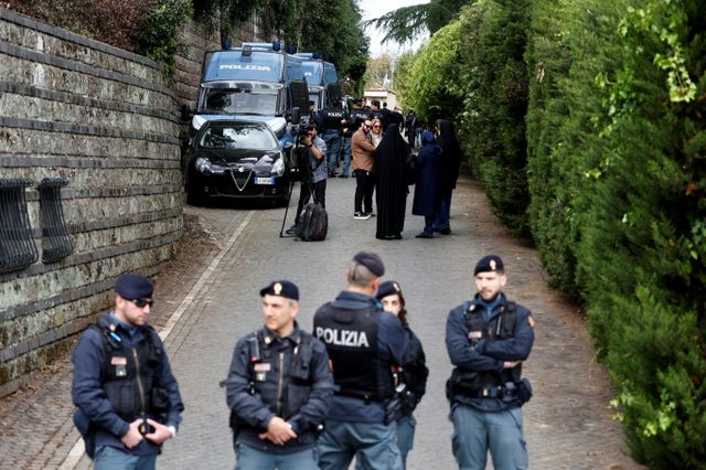 19세 남성이 전 여자친구인 14세 소녀를 살해한 사건이 이탈리아에서 발생해 논란이 일고 있다. 사진은 이탈리아 경찰들의 모습. 해당 기사와 상관없음. /사진=로이터