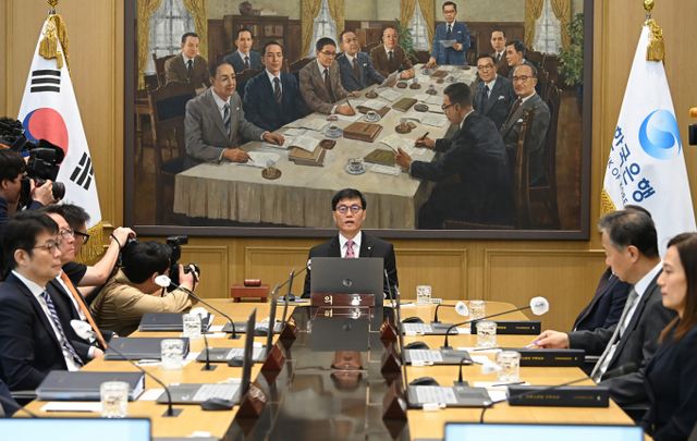 이창용 한국은행 총재가 29일 서울 중구 한국은행에서 금융통화위원회를 주재하고 있다. /사진=사진공동취재단 
