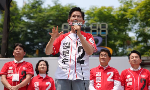 김문수 국민의힘 대선 후보가 29일 경기 안산 유세에서 노란봉투법(노동조합법 2·3조 개정안)의 문제점을 언급했다. 사진은 이날 오전 인천 부평에서 유세하는 김 후보. /사진=뉴스1(공동취재)