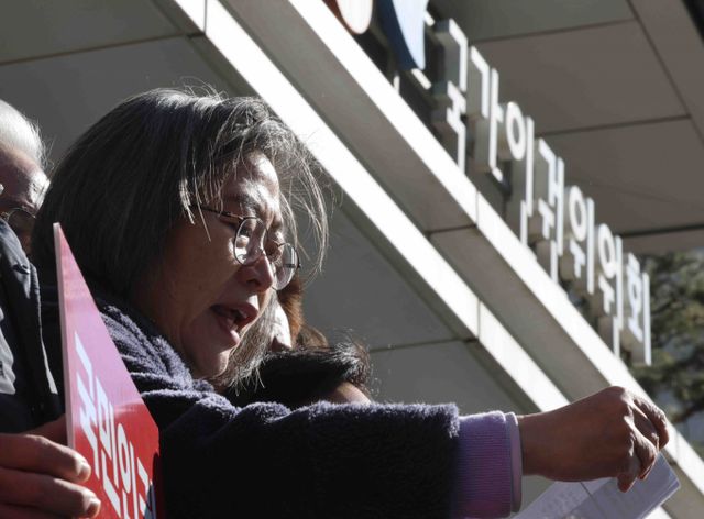 더불어민주당이 이재명 후보의 두 아들이 군 면제를 받았다는 허위사실을 유포한 혐의로 이수정 국민의힘 수원정 당협위원장을 경찰에 고발했다. 사진은 이수정 국민의힘 수원정 당협위원장이 지난 2월일 서울 중구 국가인권위원회 앞에서 열린 국가인권위원회 관련 기자회견에서 취지발언을 하고 있는 모습. /사진=뉴시스