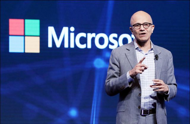 &nbsp;사티아 나델라 마이크로소프트(MS) 최고경영자가 2018년 11월7일 오전 서울 서대문구 홍은동 그랜드 힐튼 호텔에서 열린 'FUTURE NOW' AI 콘퍼런스에서 기조 연설을 한 모습. /사진=머니투데이 