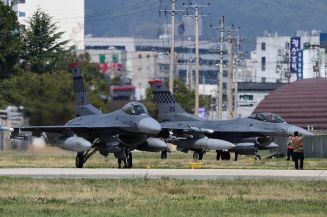 지난달 17일 광주 광산구 신촌동 공군 광주기지에 미 공군 F-16 전투기가 대기하는 모습. /사진=공군=뉴스1