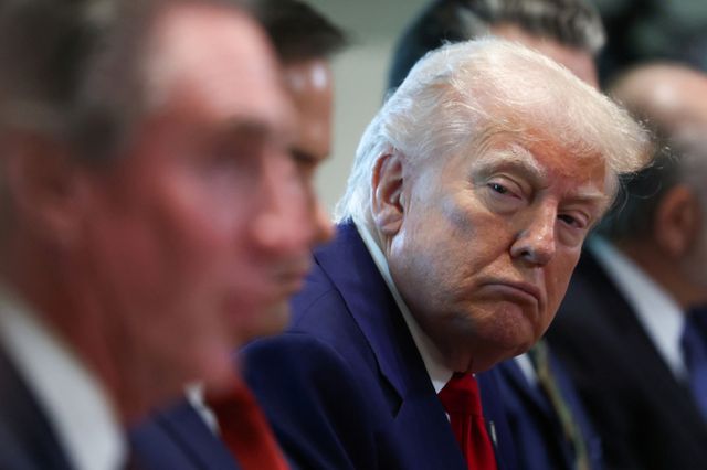 트럼프 미국 대통령이 지난달 30일(현지시각) 미국 워싱턴DC 백악관에서 각료회의를 주재하며 각료들의 발언을 듣는 모습. /사진=로이터