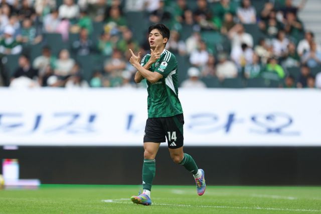 전북 현대모터스 전진우가 16라운드 MVP에 오르며 올시즌 세 번째 수상에 성공했다. 사진은 전북에서 활약 중인 전진우의 모습. /사진=전북 현대모터스 홈페이지 캡처 