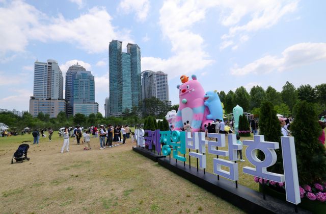 31일 전국이 맑은 초여름 날씨가 이어질 전망이다. 사진은 지난 25일 서울국제정원박람회가 열리고 있는 서울 동작구 보라매공원의 모습. /사진=뉴스1