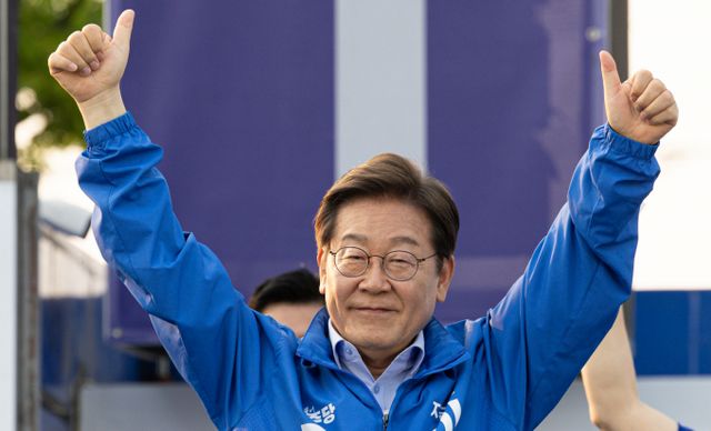 이재명 더불어민주당 대선 후보가 31일 배터리산업 지원 의지를 내비쳤다. 사진은 전날 충북 충주에서 유세하는 이 후보. /사진=뉴스1