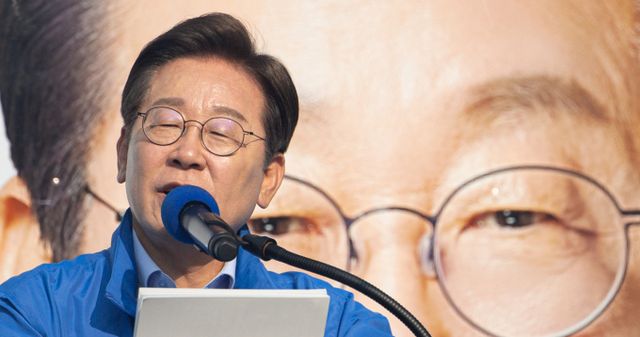 이재명 더불어민주당 대선 후보가 31일 유세에서 리박스쿨을 언급했다. 사진은 전날 강원 원주에서 유권자들의 지지를 호소하는 이 후보. /사진=뉴스1