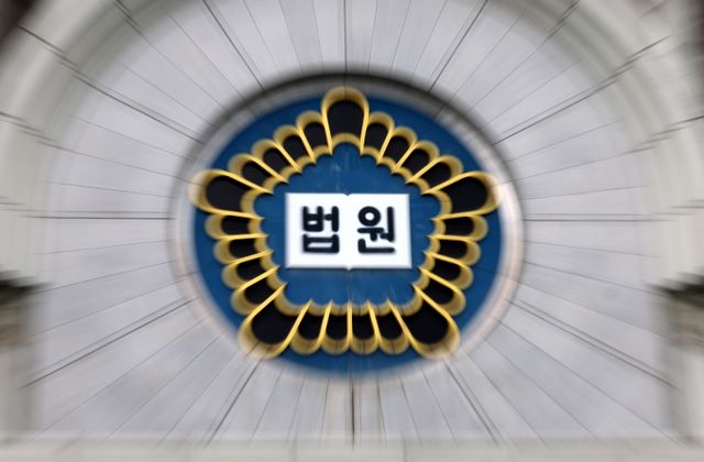 사무실에 있던 1000원어치 간식을 허락 없이 가져갔다는 이유로 재판에 넘겨진 40대 화물차 기사가 벌금형에 처해졌다. /사진=뉴시스