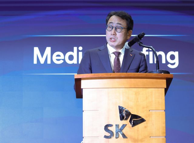 유영상 SK텔레콤 사장이 지난 2일 오전 서울 중구 SK텔레콤 T타워에서 유심 해킹 사이버 침해 관련 언론설명회를 하고 있다. /사진=뉴시스