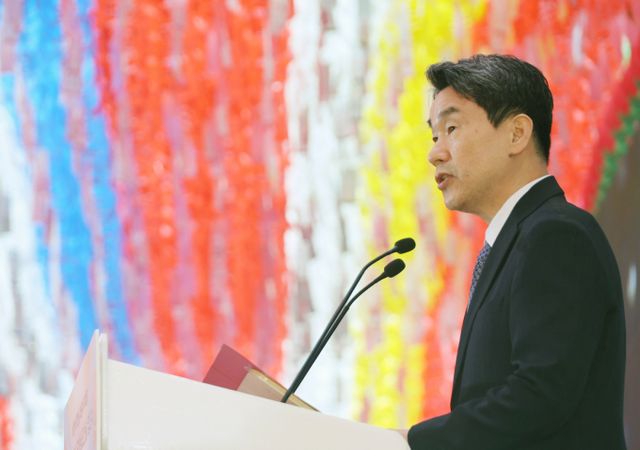 이주호 대통령 권한대행 부총리 겸 교육부 장관이 5일 서울 종로구 조계사에서 열린 부처님오신날 봉축법요식에서 축사하고 있다./사진=대통령실통신사진기자단 /사진=최진석