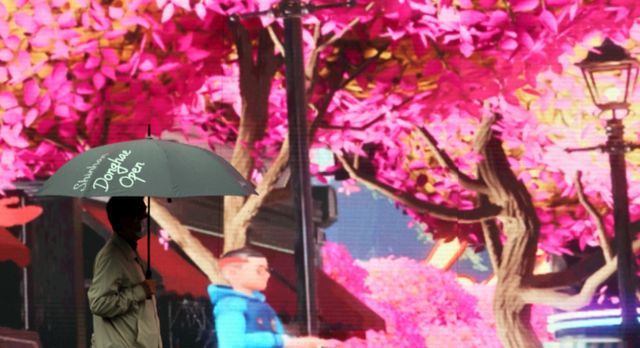  서울에 비가 내리는 1일 오전 서울 광화문에 시민들이 우산을 쓰고 걸어가고 있다. /사진=뉴시스