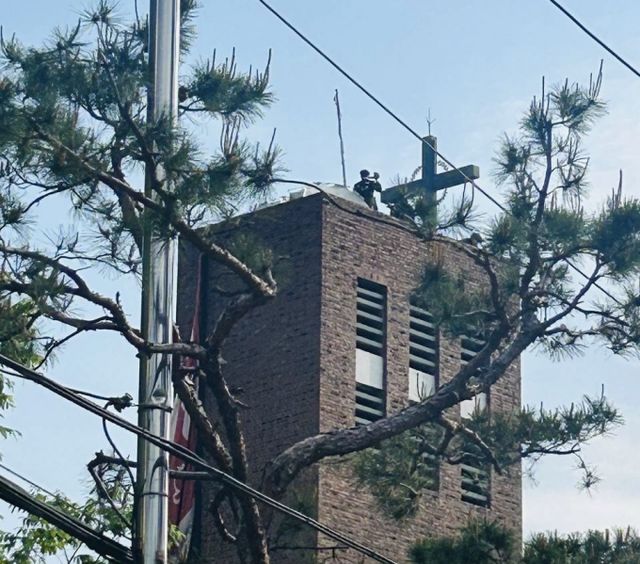 혜화동성당 종탑에서 고공농성을 벌였던 전국장애인차별철폐연대(전장연) 활동가들이 5일 구속 기로에 섰다./사진=전국장애인차별철폐연대 제공