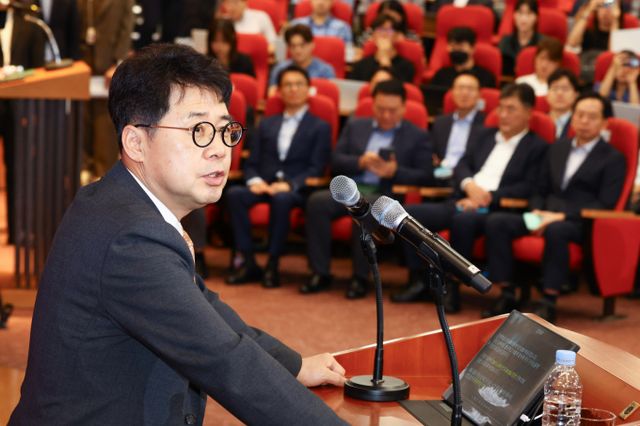 박상규 SK이노베이션 사장이 지난해 7월18일 오전 서울 종로구 SK서린빌딩에서 열린 SK이노베이션-SK E&S 합병 관련 기자간담회에서 합병 배경 등을 설명한 모습. /사진=뉴시스 