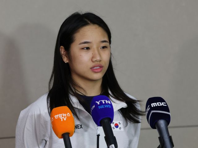 배드민턴 선수 안세영(삼성생명)이 제19회 세계혼합단체선수권대회(수디르만컵) 준우승에 대해 감사를 전했다. 사진은 안세영이 지난 5일 인천국제공항을 통해 입국한 후 취재진 질문에 답하는 모습. /사진=뉴스1