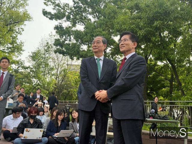 김문수 국민의힘 대선 후보와 한덕수 무소속 대선 후보가 8일 서울 여의도 국회 사랑재에서 단일화를 위한 2차 회동을 가졌다. /사진=김서연 기자 