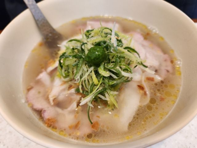 프렌치 느낌이 물씬 풍기는 백랑의 돼지곰탕. /사진=다이어리알