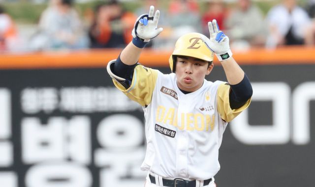 리그 9연승을 달린 한화 이글스가 오는 9일부터 14일 동안 키움 히어로즈와 두산 베어스를 만난다. 사진은 지난 7일 대전 한화생명볼파크에서 열린 2025 신한 SOL뱅크 KBO리그 한화 이글스와 삼성 라이온즈 경기에 출전한 문현빈의 모습. /사진=뉴스1