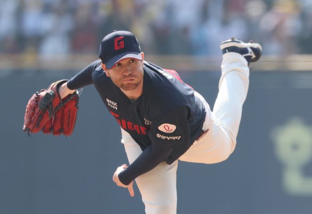 롯데 자이언츠 찰리 반즈가 왼쪽 어깨 부상으로 8주 전력에서 이탈한다. 사진은 2025시즌 롯데 자이언츠에서 활약 중인 찰리 반즈의 모습. /사진=뉴시스