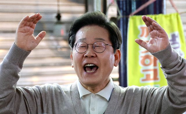 이재명 더불어민주당 대선후보가 재넌대응 시스템 개편 및 강화를 약속했다. 사진은 9일 경북 영천 영천공설시장에서 즉흥 연설 중인 이 후보. /사진=뉴시스