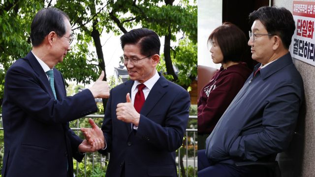 국민의힘 대선 후보 단일화 논란으로 국민의힘 지지율은 떨어지고 두 후보의 적합도도 정체된 상태다. 사진은 한덕수 무소속 대선 예비후보와 김문수 국민의힘 대선 후보가 지난 8일 회동을 갖고 있는 모습(왼쪽)이고, 김 후보에게 단일화 약속을 촉구하며 단식농성 중인 권성동 원내대표의 모습(오른쪽). /사진=뉴스1