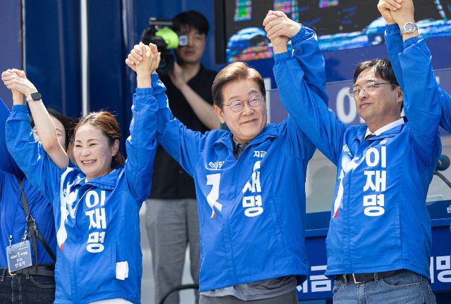 이재명 더불어민주당 대선 후보가 선거를 이틀 앞두고 연이어 통합을 강조하고 있다. 사진은 1일 대구 동대구역 광장에서 유세 중인 이 후보. /사진=뉴스1