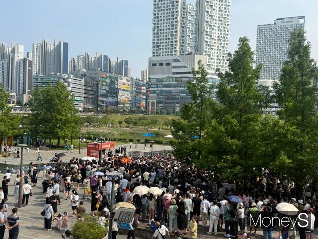 이날 동탄호수공원 유세에는 가족 단위 시민을 중심으로 수백명의 인파가 몰렸다. /사진=김서연 기자 