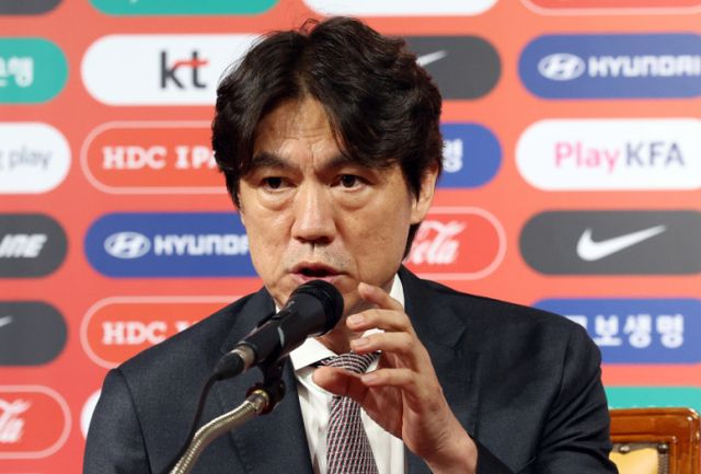 홍명보 대한민국 축구 국가대표 감독이 지난달 26일 오전 서울 종로구 축구회관에서 6월 A매치 국가대표 명단을 발표하고 있다./사진=뉴스1 김명섭 기자