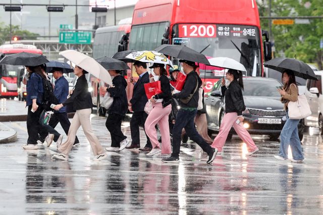 2일 전국이 대체로 흐리고 곳곳에서 비가 내릴 것으로 예상된다./사진=뉴스1