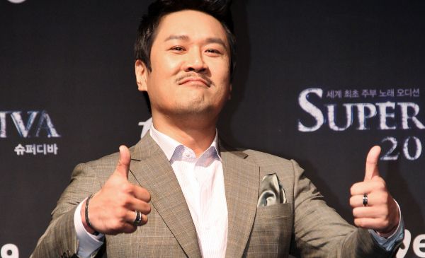 가수 JK김동욱이 이재명 정부에 대한 비난을 이어갔다. 사진은 가수 JK김동욱이 tvN '슈퍼디바 2012' 제작보고회에 참석한 모습. /사진=머니투데이