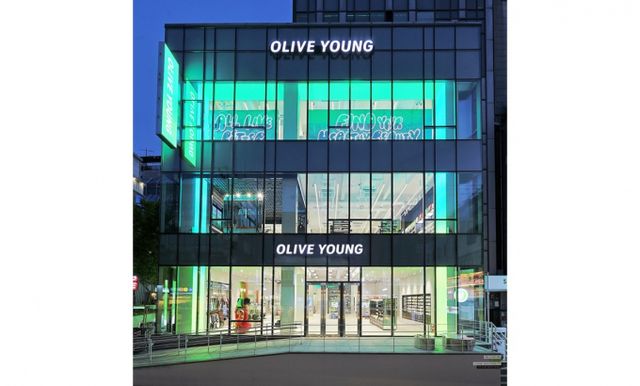  CJ올리브영이 홍익문화공원 인근에 남성 특화 공간을 구현한 대형 매장 '홍대놀이터점'을 연다. /사진=CJ올리브영