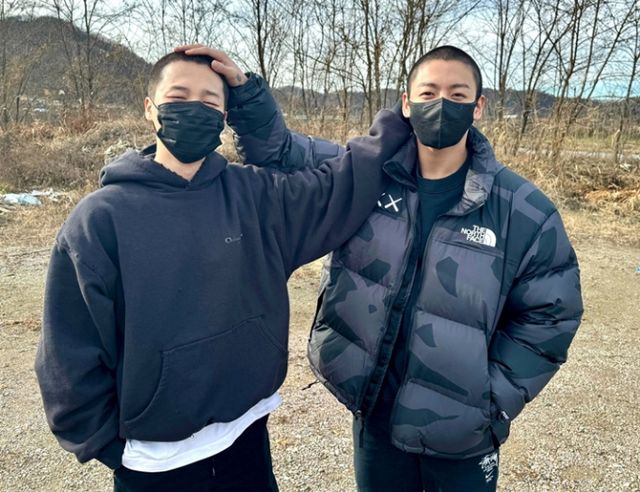 그룹 방탄소년단(BTS) 지민(왼쪽)과 정국이 1년 6개월 간의 군 복무를 마치고 11일 전역한다. /사진=방탄소년단 공식 엑스(X·옛 트위터)
