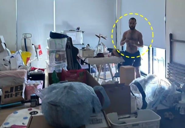 호주에서 휴가를 마치고 돌아온 커플이 자신의 집에서 살고 있는 낯선 남성을 마주치는 황당한 일이 벌어졌다. /사진=호주 7뉴스 방송캡처