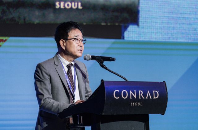 전근식 한국시멘트협회장이 10일 열린 셈텍 아시아 2025에서 환영사를 하고 있다. /사진=한국시멘트협회 