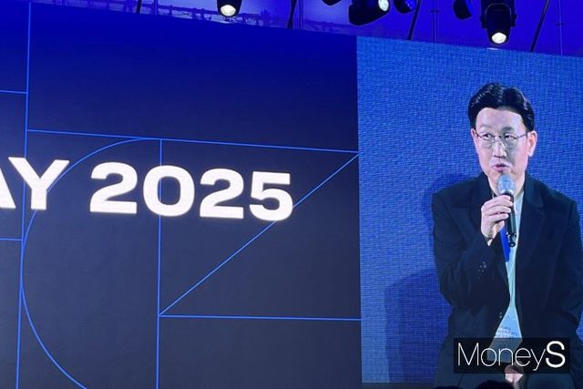 무신사가 글로벌 시장 공략을 위한 전략과 비전을 공개하며 K패션 파트너사들과의 협업 강화에 나섰다. 사진은 10일 서울 동대문디자인플라자(DDP)에서 열린 ‘2025 무신사 글로벌 파트너스 데이’에서 박준모 무신사 대표가 답변하는 모습. /사진=김대영 기자