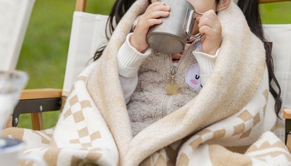 어린 자녀가 술을 마시는데도 방치한 부모의 모습이 충격을 자아냈다. 사진은 기사 내용과 직접적인 관련이 없음. /사진=클립아트코리아