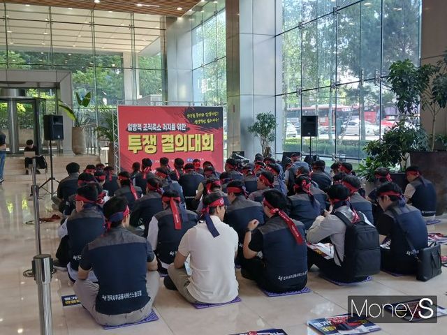 신한카드가 오는 16일 팀장급 자리를 축소하는 조직개편을 예고한 가운데, 노조가 이를 '일방적인 구조조정'으로 규정하고 총력 투쟁에 돌입했다./사진=머니S 강한빛 기자