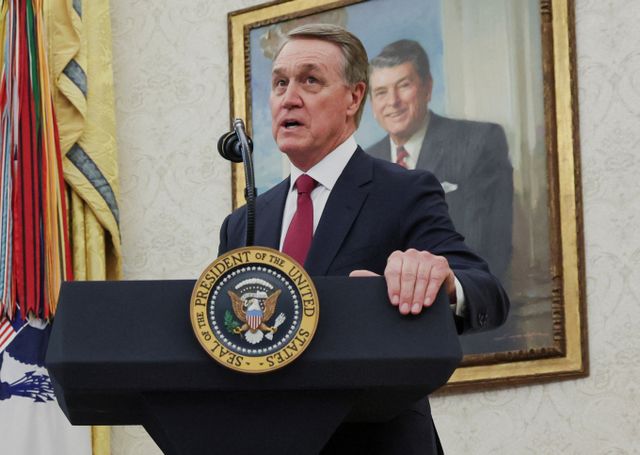 주중 미국 대사관이 14세 미만 청소년과 어린이에게 비자 신청시 부여했던 인터뷰 면제를 폐지한다고 전했다. 사진은 데이비드 퍼듀 주중 미국 대사가 지난달 7일(현지시각) 취임식에서 연설하는 모습. /사진=로이터