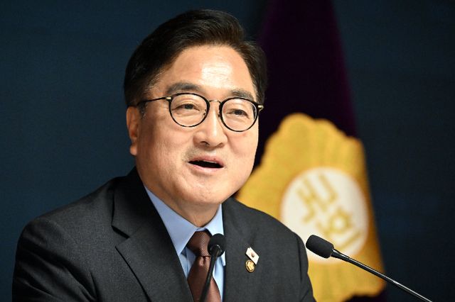 우원식 국회의장이 11일 취임 1주년을 맞아 기자간담회를 열었다. 사진은 이날 오전 서울 여의도 국회 사랑재에서 열린 기자간담회에서 질문에 답하는 우 의장. /사진=뉴시스