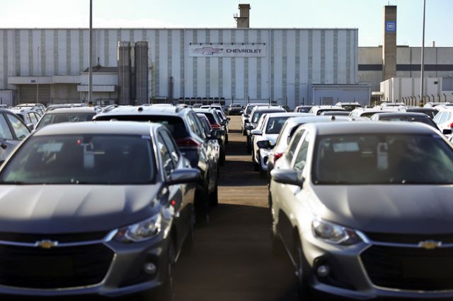 미국 최대 자동차 기업 제너럴모터스(GM)가 미국 내 공장 3곳에 40억달러(5조4000여억원)를 투자한다. 사진은 지난달 30일 브라질 히우그란지두술주 그라바타이에 있는 GM 공장에서 생산된 차량 모습. /사진=로이터 