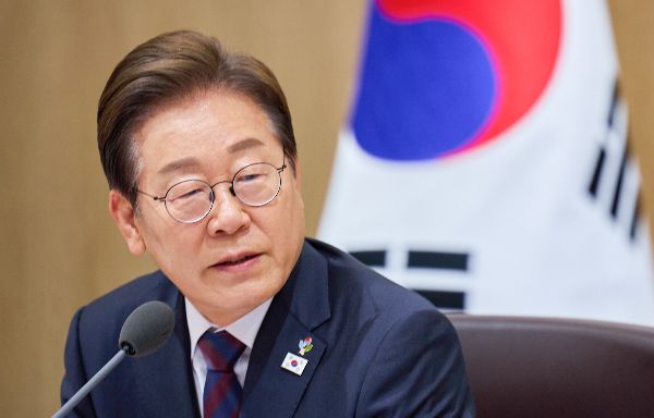 이재명 정부 대통령실이 인력난 해소를 위해 각 부처에 공무원 인력 추가 파견 요청을 검토 중이다. 사진은 이재명 대통령이 서울 용산구 대통령실 청사에서 열린 국무회의에서 모두발언 하는 모습. /사진=뉴스1