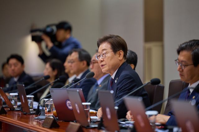 이재명 대통령이 10일 서울 용산구 대통령실 청사에서 열린 국무회의에서 모두발언을 하고 있는 모습./ 사진=대통령실